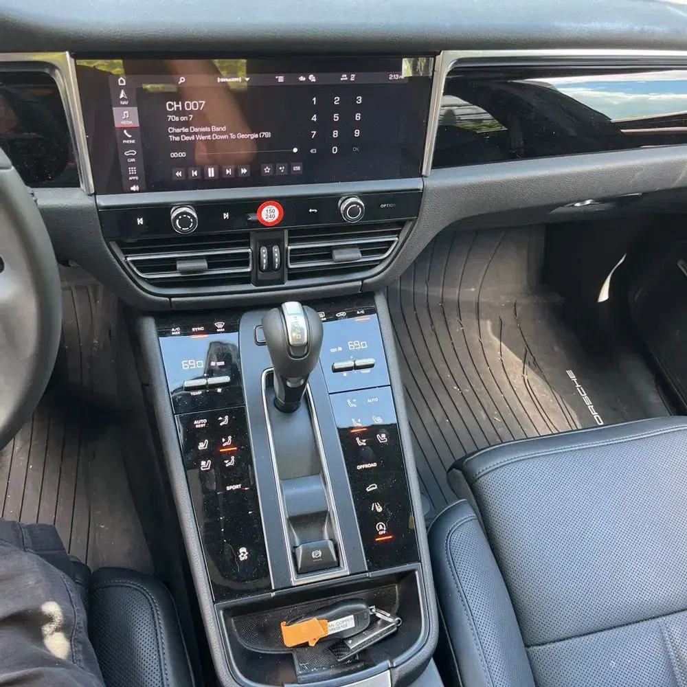 2025 Porsche Macan Base
