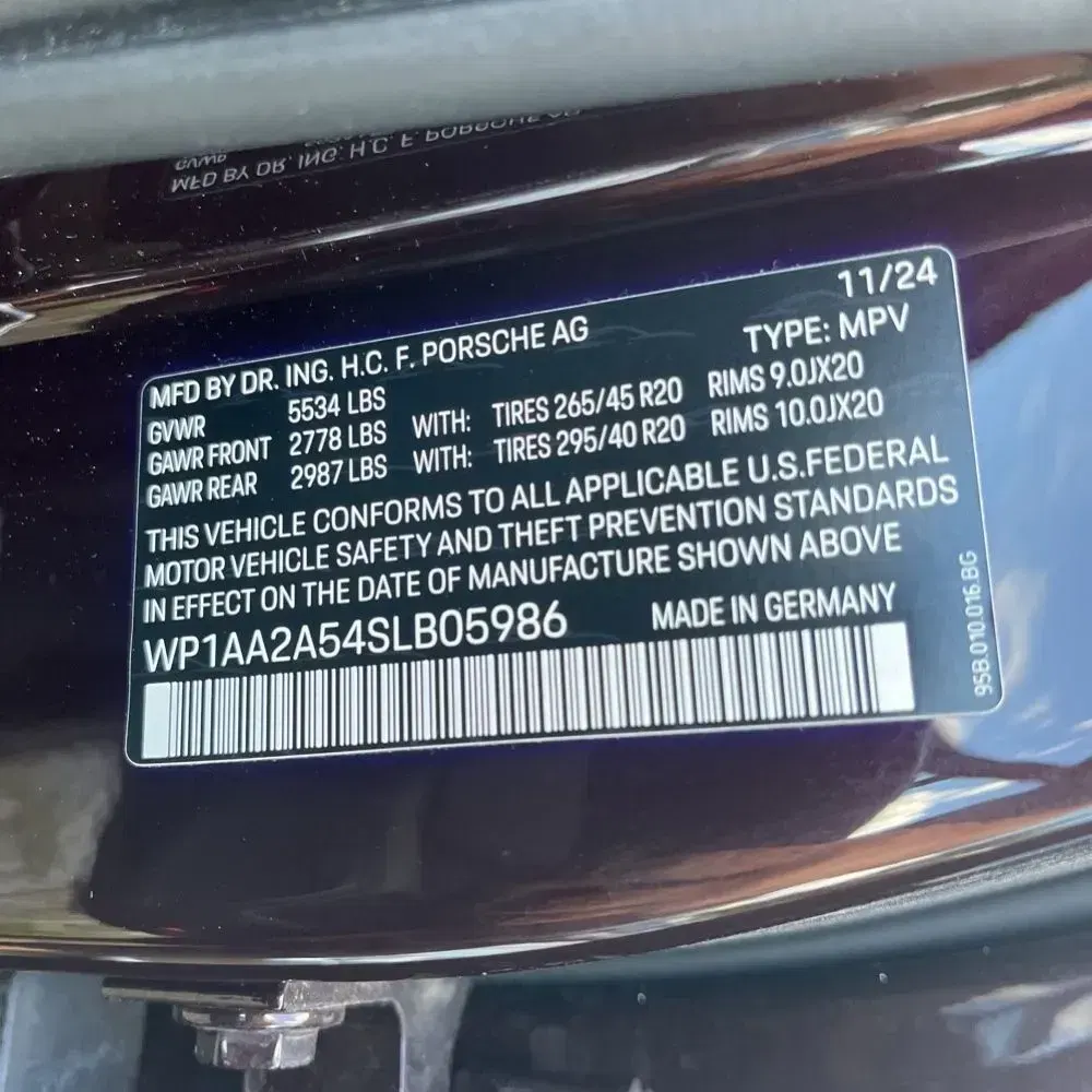 2025 Porsche Macan Base