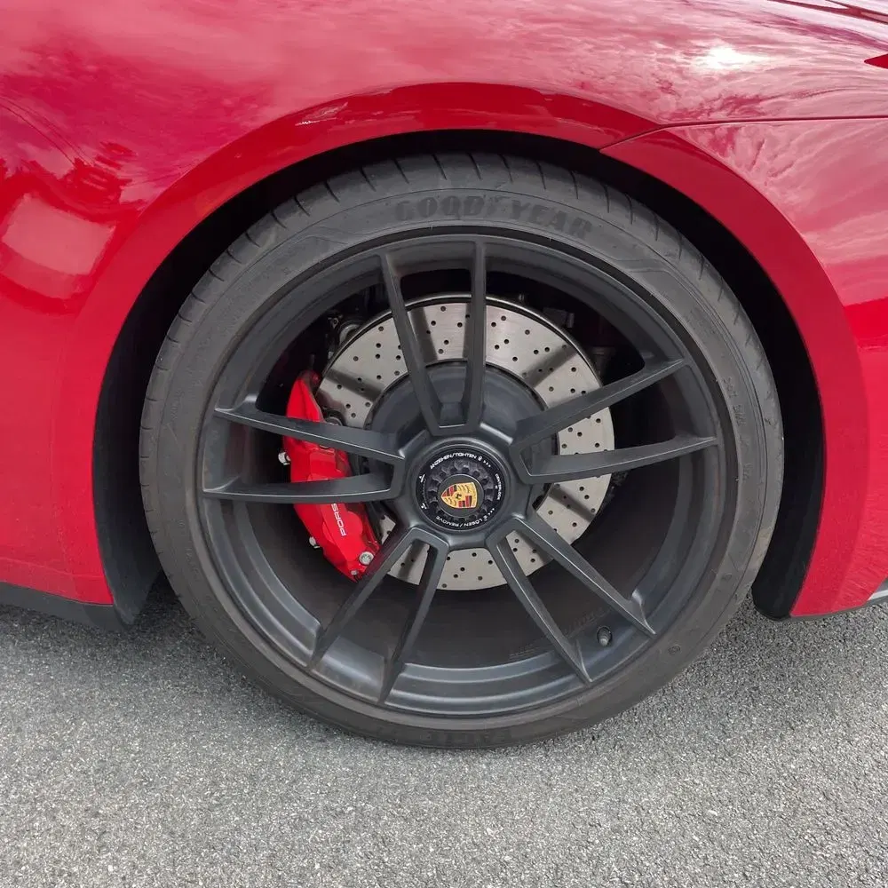 2022 Porsche 911 Carrera 4 GTS