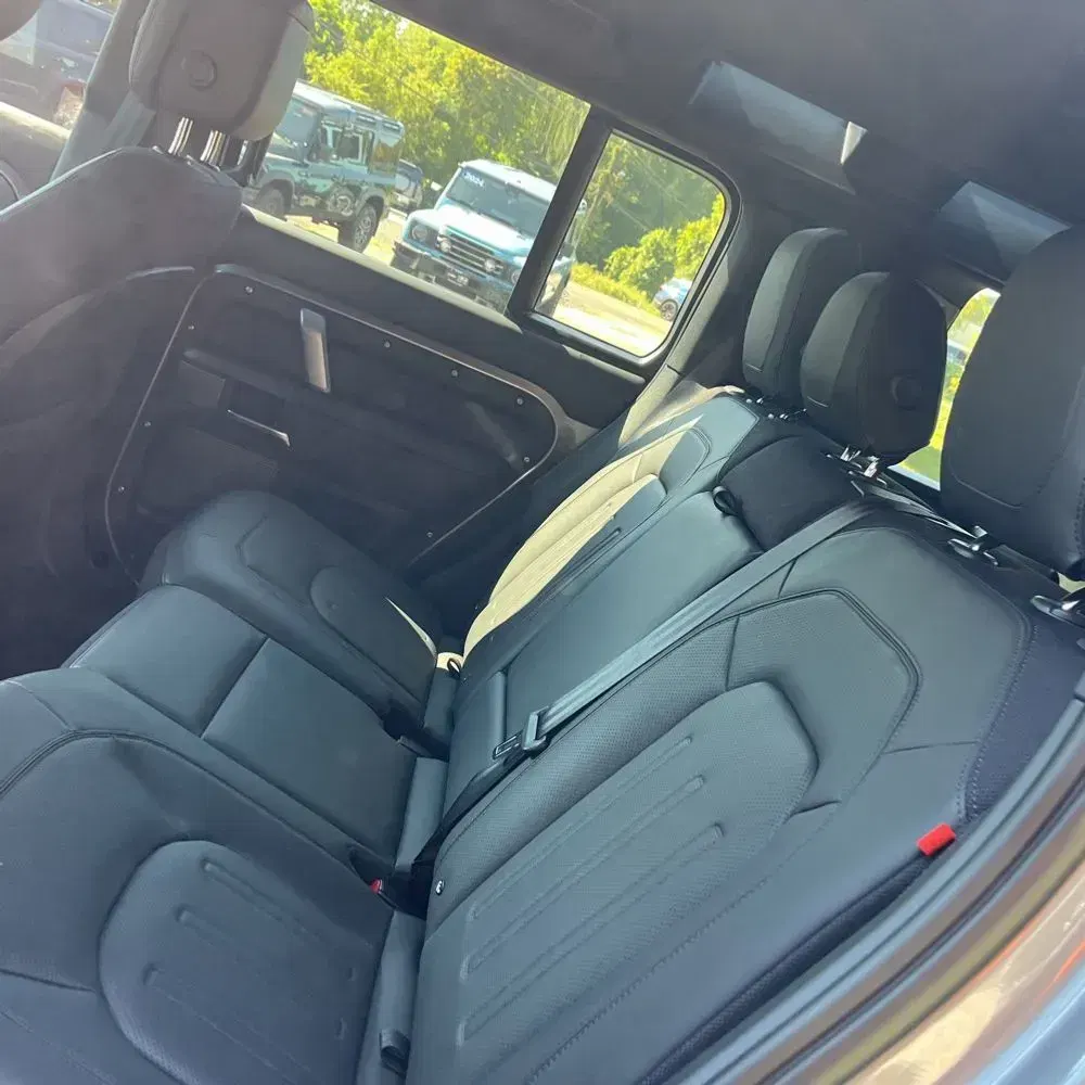 2024 Land Rover Defender 110 P400 X