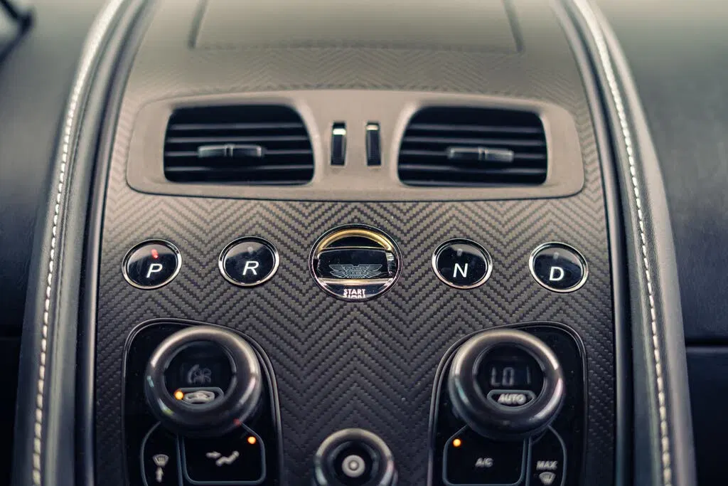 2014 Aston Martin Vanquish Coupe RWD