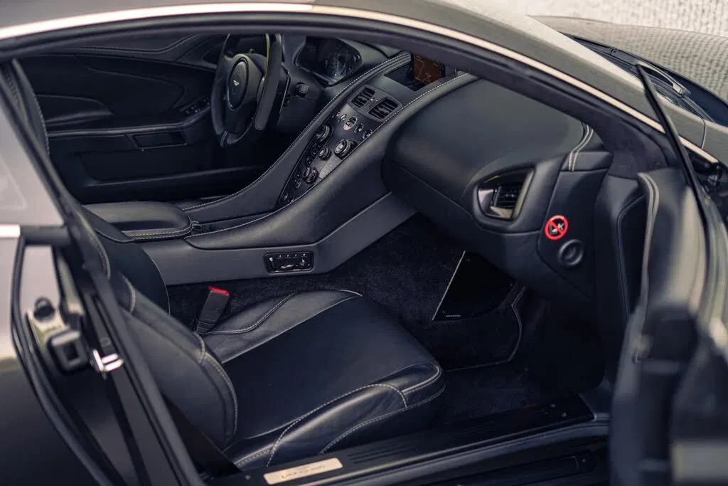 2014 Aston Martin Vanquish Coupe RWD