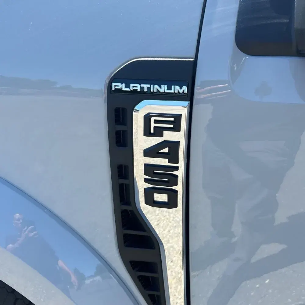 2025 Ford F-450 Super Duty Platinum