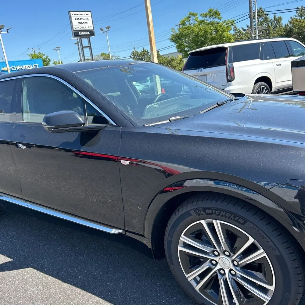 2024 Cadillac LYRIQ Luxury 1