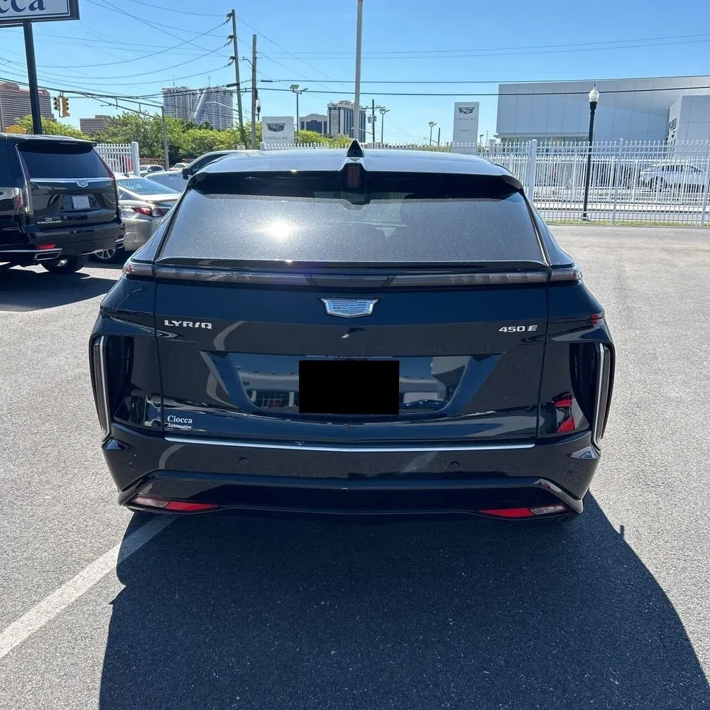 2024 Cadillac LYRIQ Luxury 1