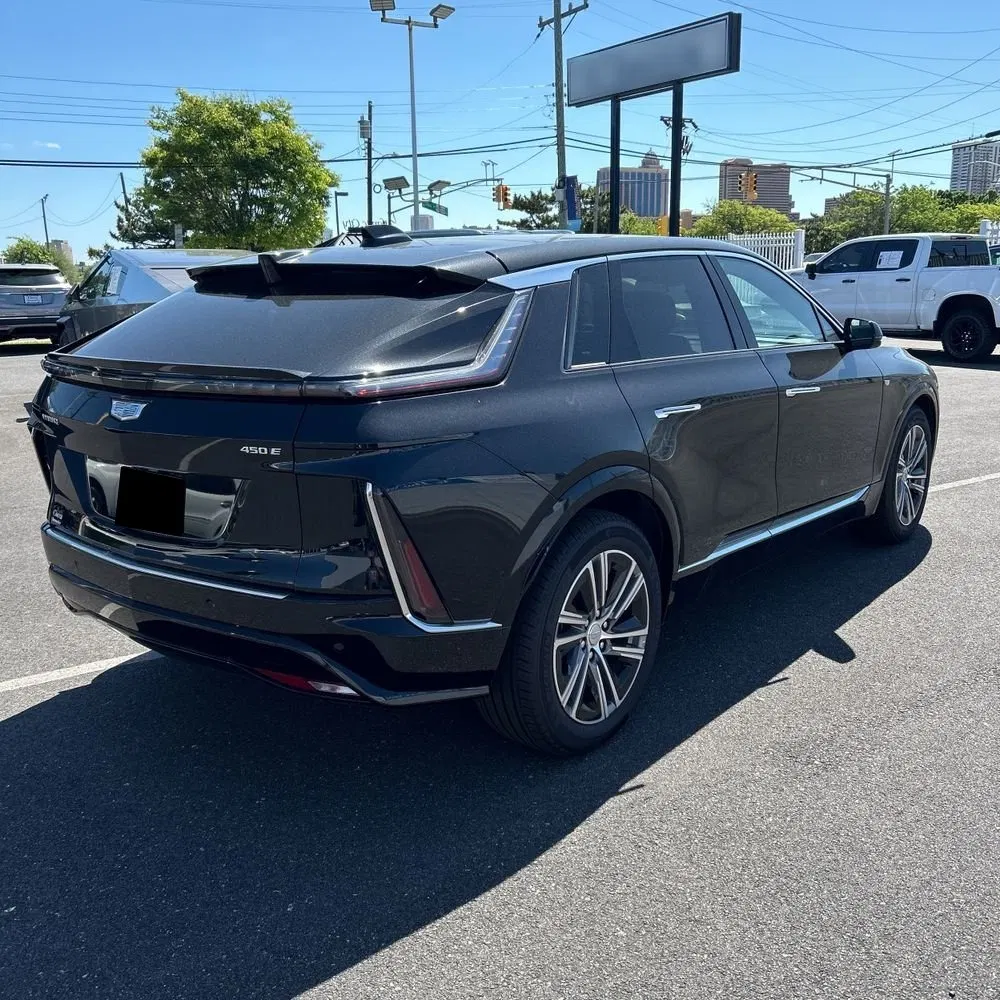 2024 Cadillac LYRIQ Luxury 1