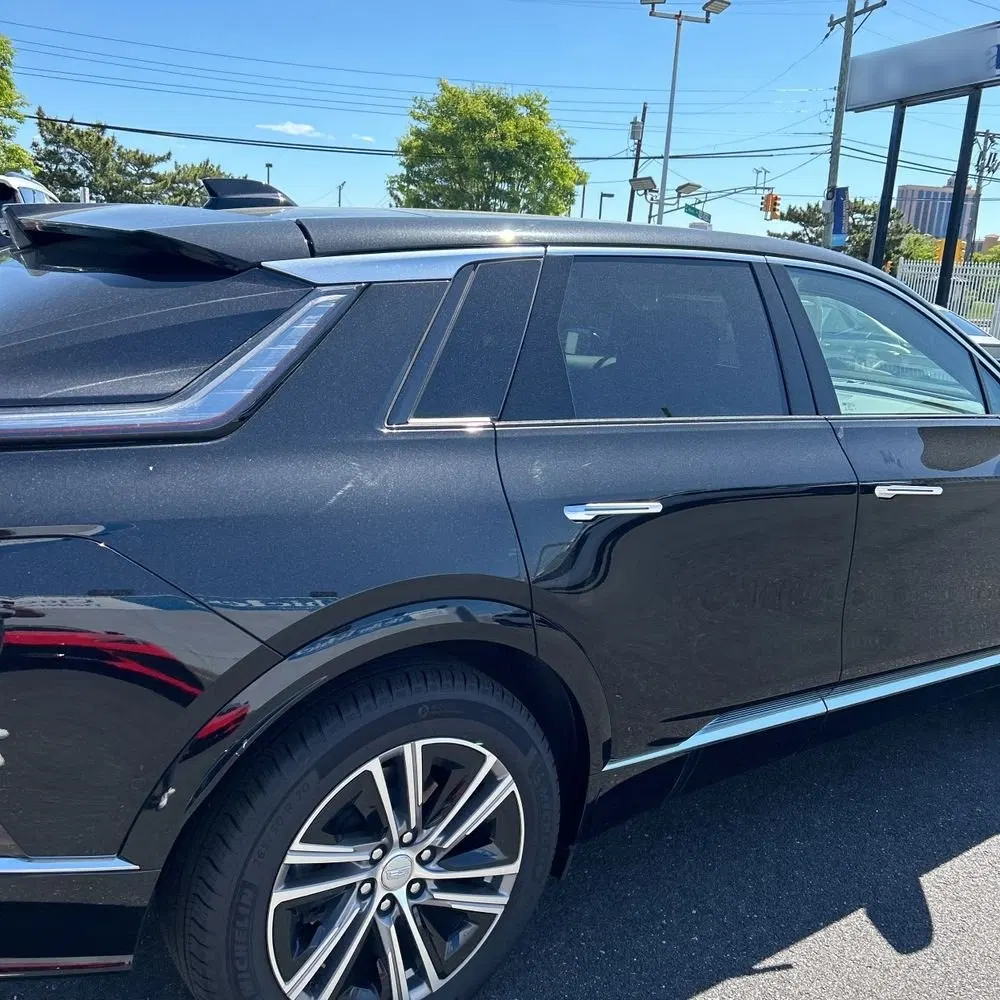 2024 Cadillac LYRIQ Luxury 1