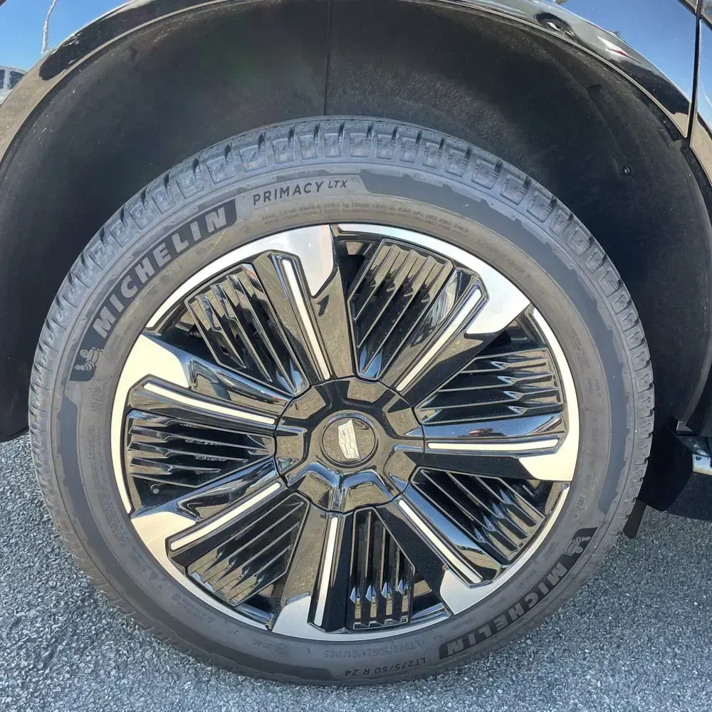 2025 Cadillac Escalade IQ Sport 2