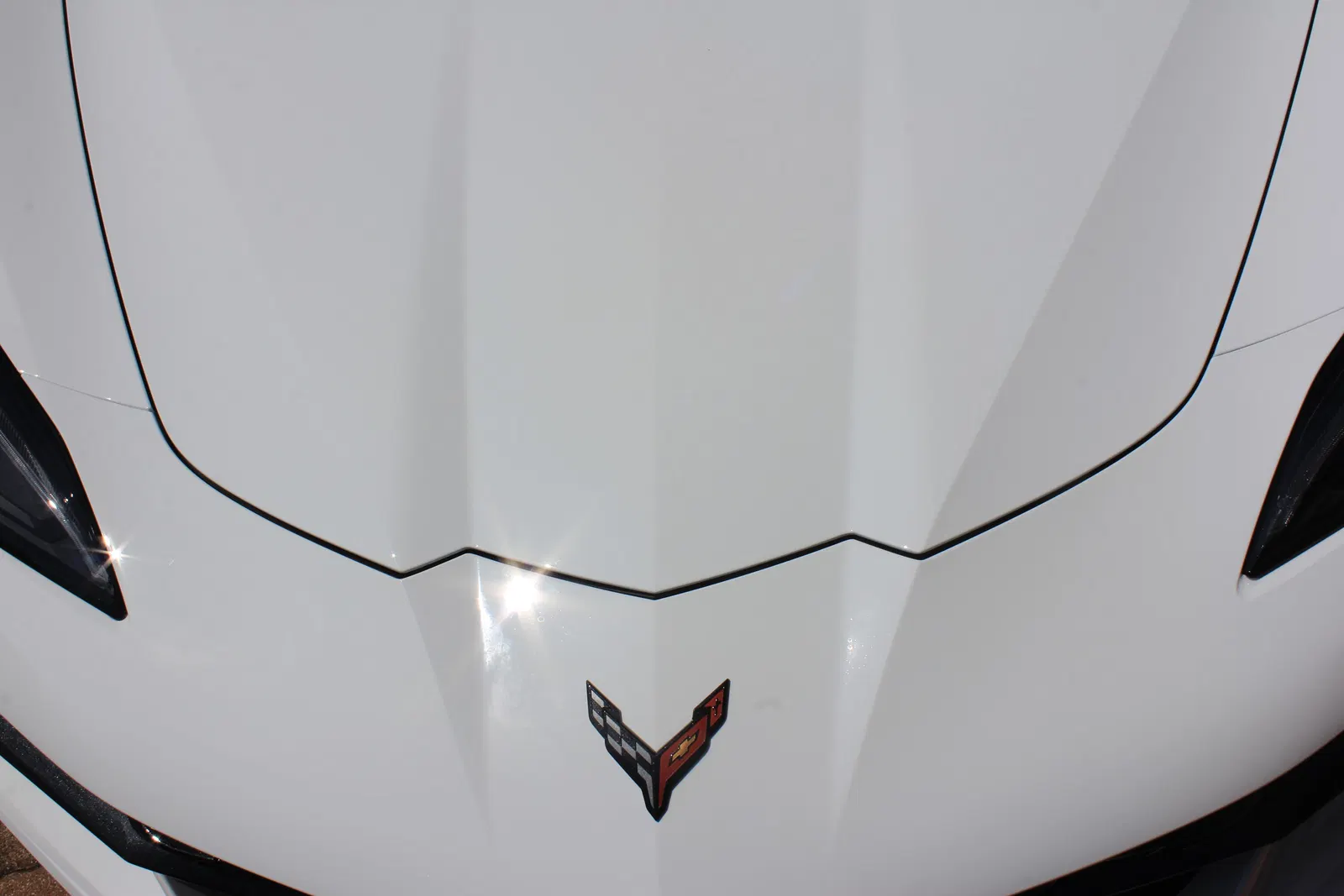 2023 Chevrolet Corvette Z06 - 670-hp LT6 V8, Carbon Fiber Removable Roof Panel, Arctic White