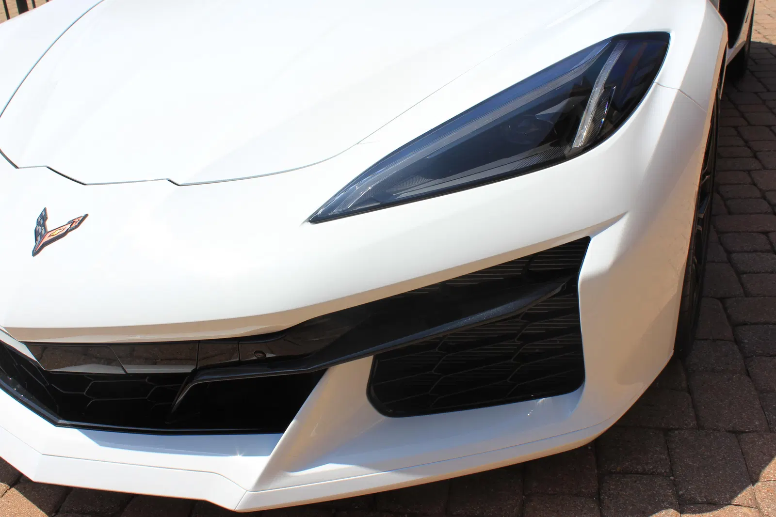 2023 Chevrolet Corvette Z06 - 670-hp LT6 V8, Carbon Fiber Removable Roof Panel, Arctic White