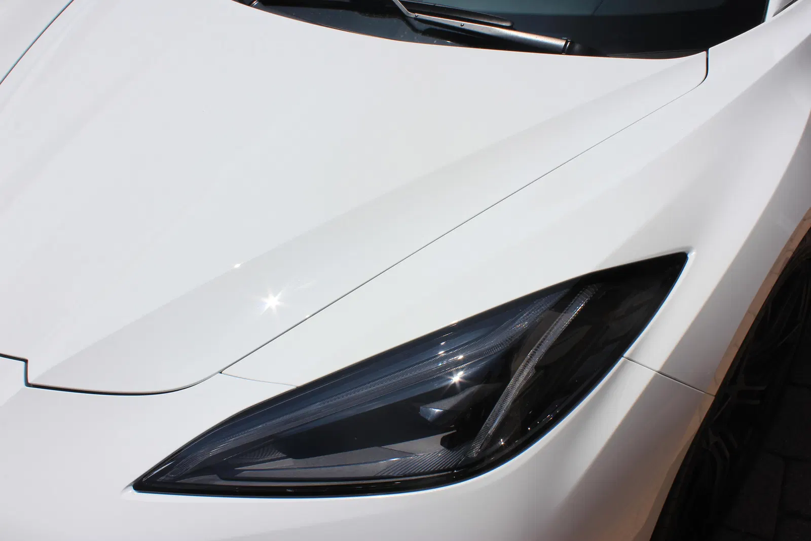 2023 Chevrolet Corvette Z06 - 670-hp LT6 V8, Carbon Fiber Removable Roof Panel, Arctic White