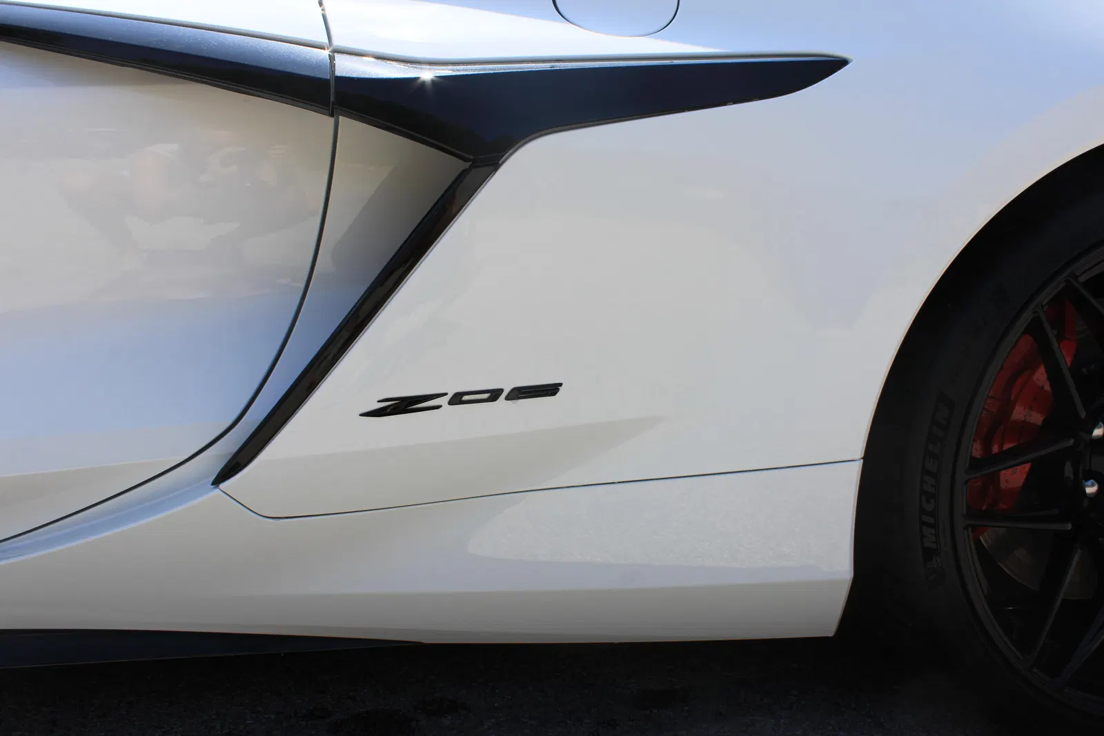 2023 Chevrolet Corvette Z06 - 670-hp LT6 V8, Carbon Fiber Removable Roof Panel, Arctic White