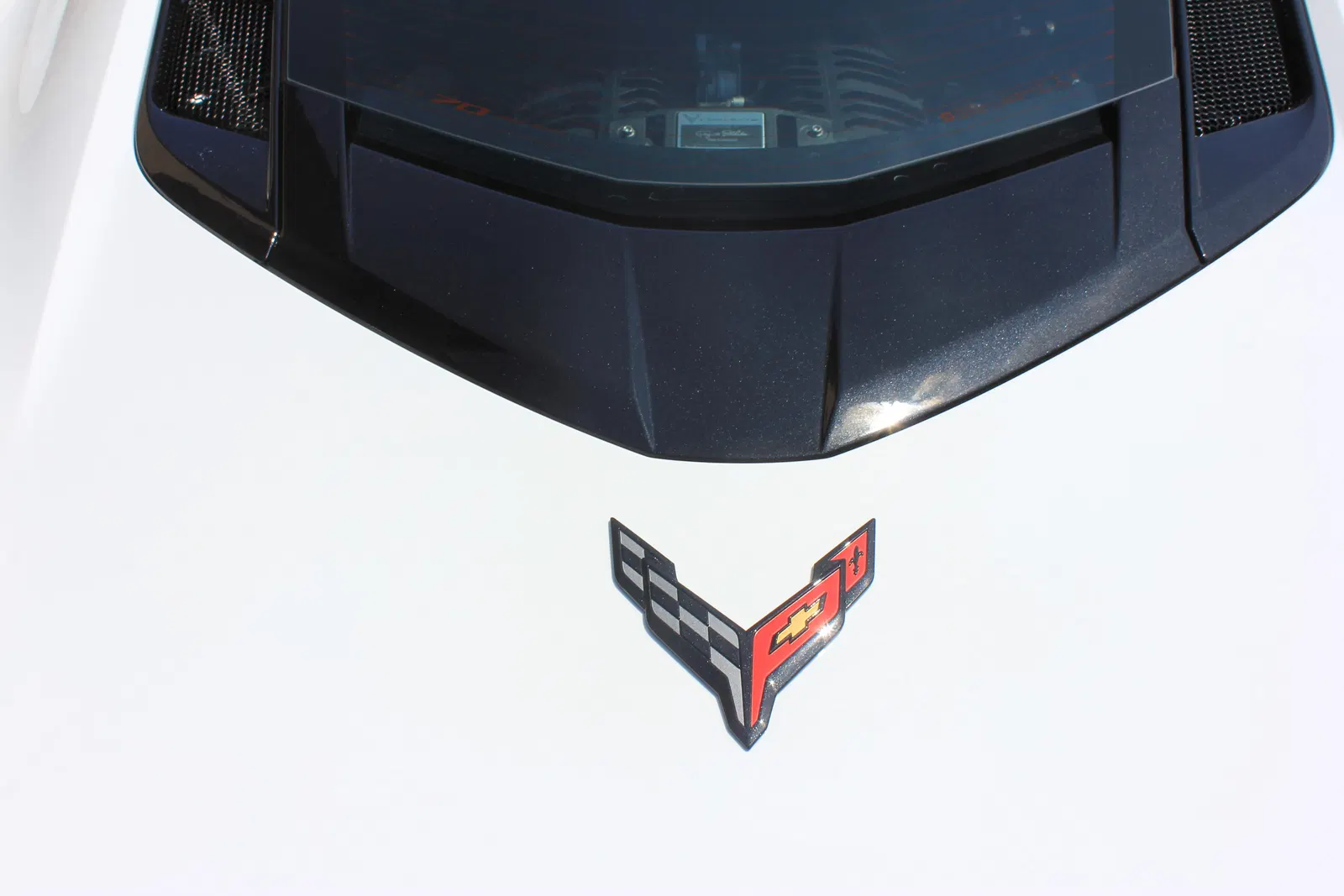 2023 Chevrolet Corvette Z06 - 670-hp LT6 V8, Carbon Fiber Removable Roof Panel, Arctic White