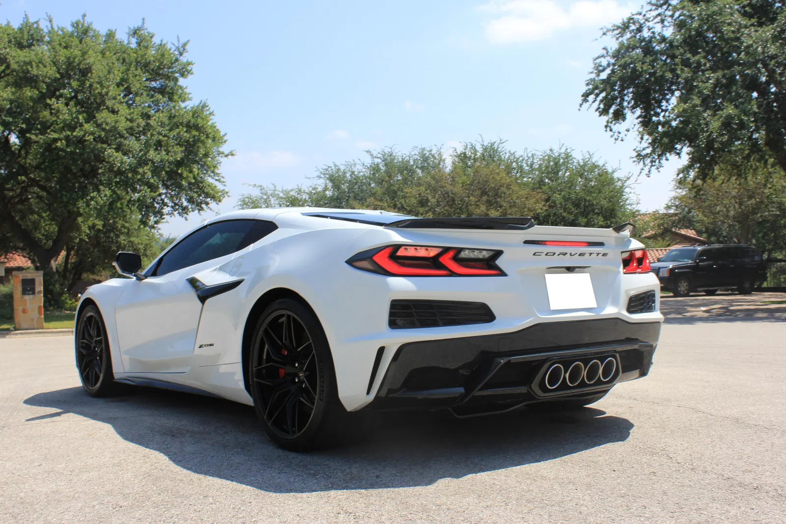 2023 Chevrolet Corvette Z06 - 670-hp LT6 V8, Carbon Fiber Removable Roof Panel, Arctic White