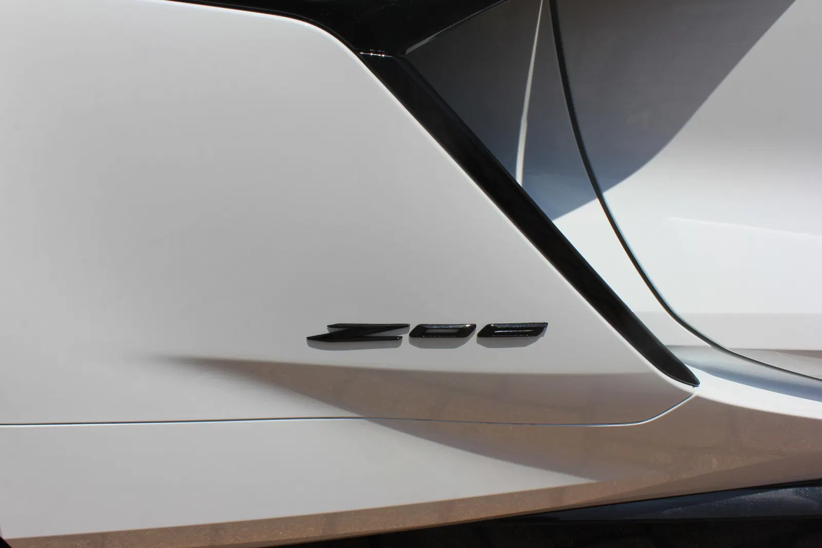 2023 Chevrolet Corvette Z06 - 670-hp LT6 V8, Carbon Fiber Removable Roof Panel, Arctic White