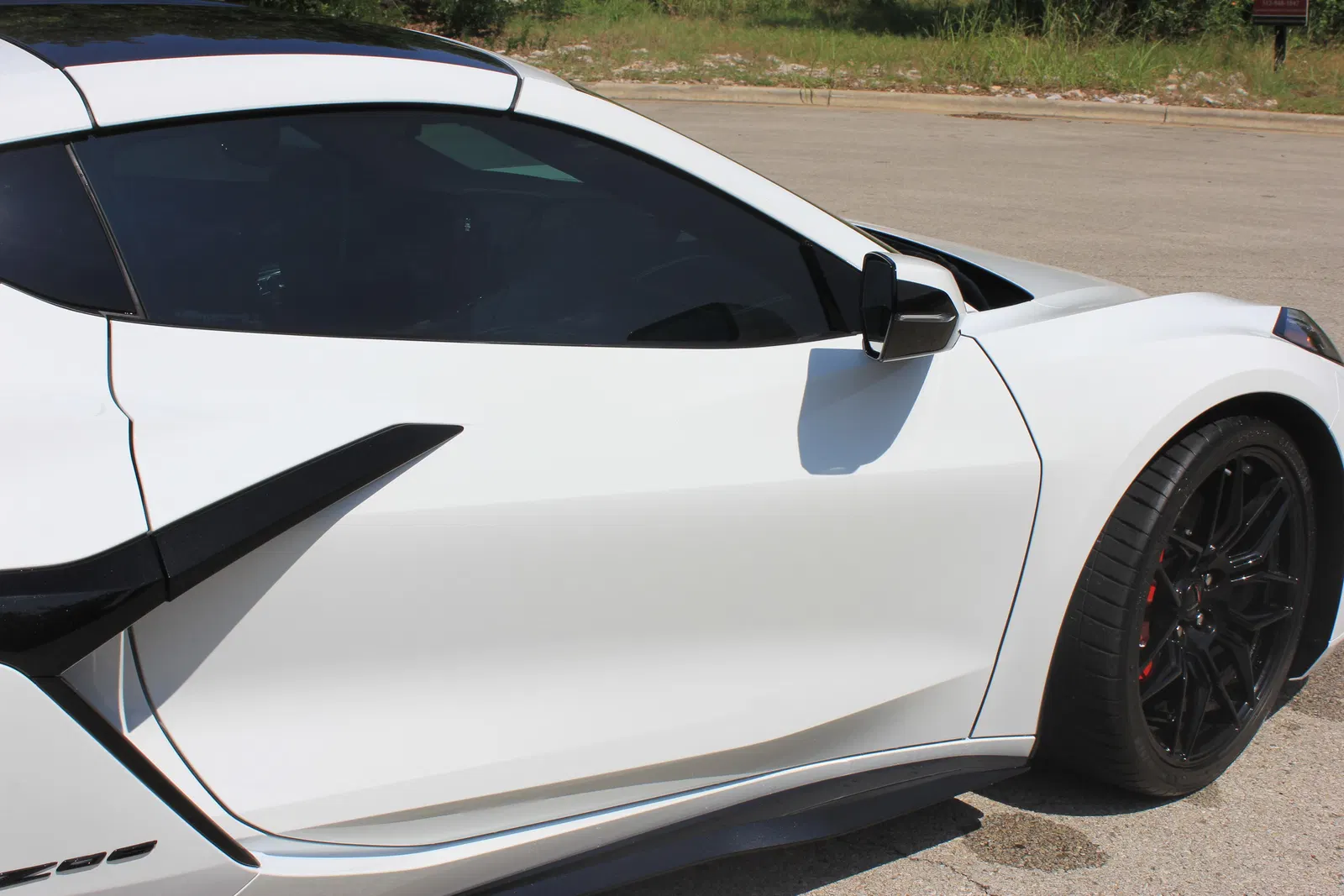 2023 Chevrolet Corvette Z06 - 670-hp LT6 V8, Carbon Fiber Removable Roof Panel, Arctic White