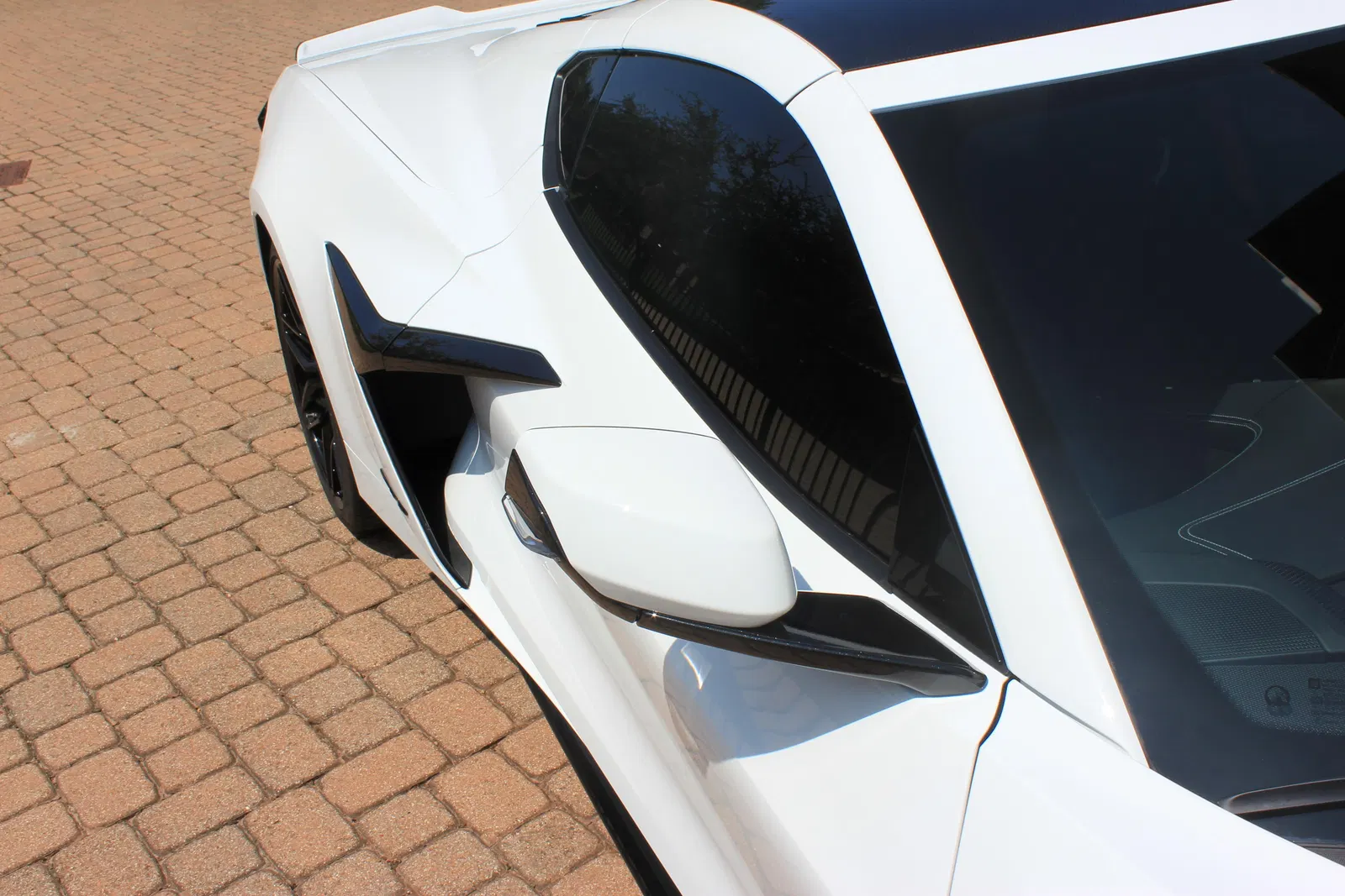 2023 Chevrolet Corvette Z06 - 670-hp LT6 V8, Carbon Fiber Removable Roof Panel, Arctic White