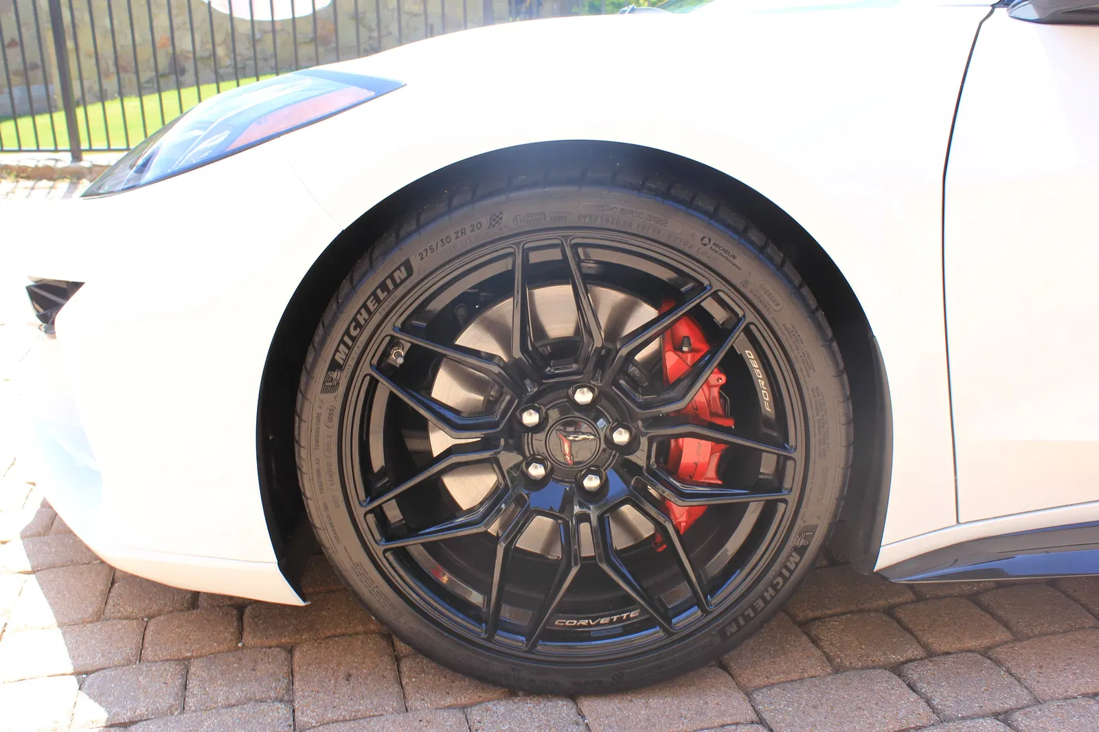 2023 Chevrolet Corvette Z06 - 670-hp LT6 V8, Carbon Fiber Removable Roof Panel, Arctic White