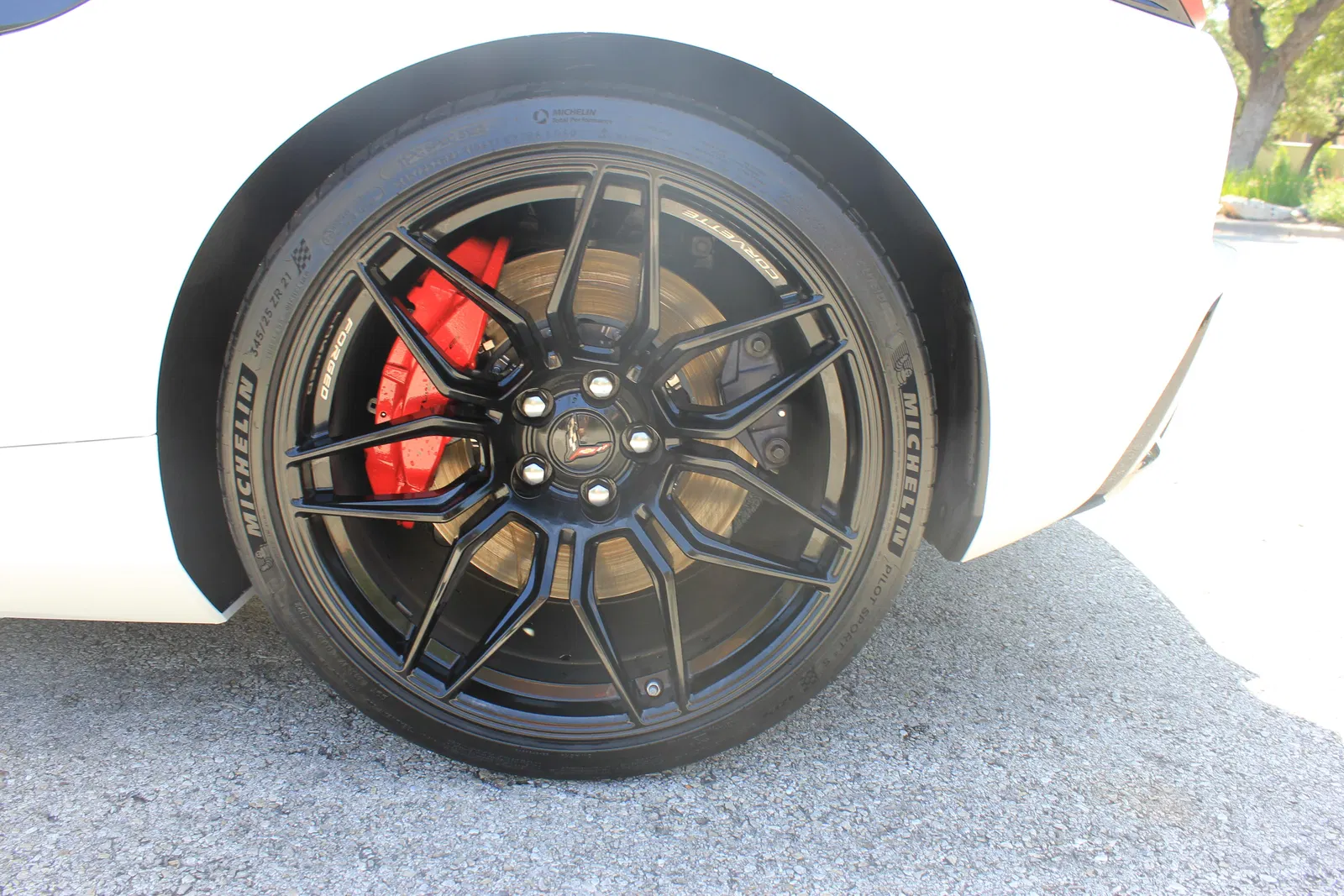 2023 Chevrolet Corvette Z06 - 670-hp LT6 V8, Carbon Fiber Removable Roof Panel, Arctic White