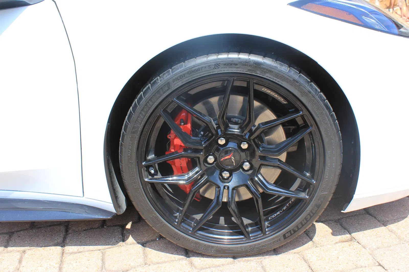 2023 Chevrolet Corvette Z06 - 670-hp LT6 V8, Carbon Fiber Removable Roof Panel, Arctic White