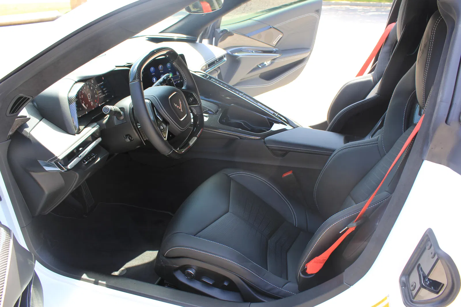 2023 Chevrolet Corvette Z06 - 670-hp LT6 V8, Carbon Fiber Removable Roof Panel, Arctic White