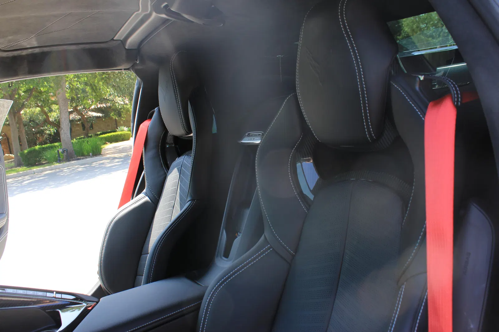 2023 Chevrolet Corvette Z06 - 670-hp LT6 V8, Carbon Fiber Removable Roof Panel, Arctic White