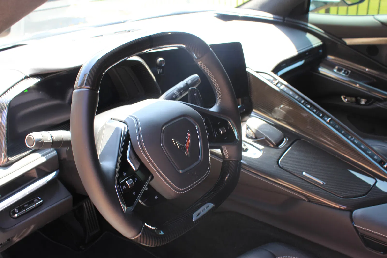 2023 Chevrolet Corvette Z06 - 670-hp LT6 V8, Carbon Fiber Removable Roof Panel, Arctic White