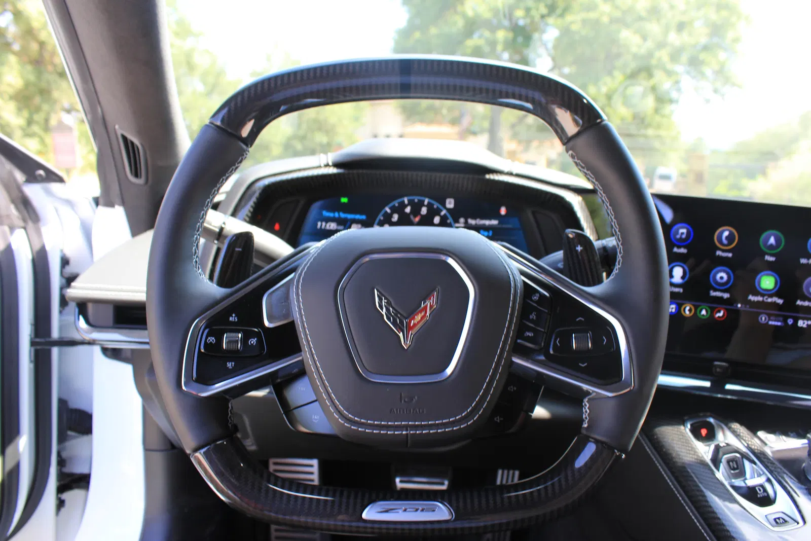 2023 Chevrolet Corvette Z06 - 670-hp LT6 V8, Carbon Fiber Removable Roof Panel, Arctic White