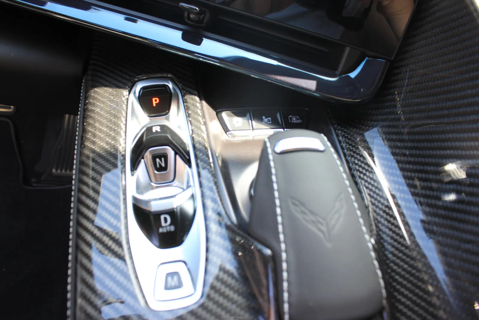 2023 Chevrolet Corvette Z06 - 670-hp LT6 V8, Carbon Fiber Removable Roof Panel, Arctic White