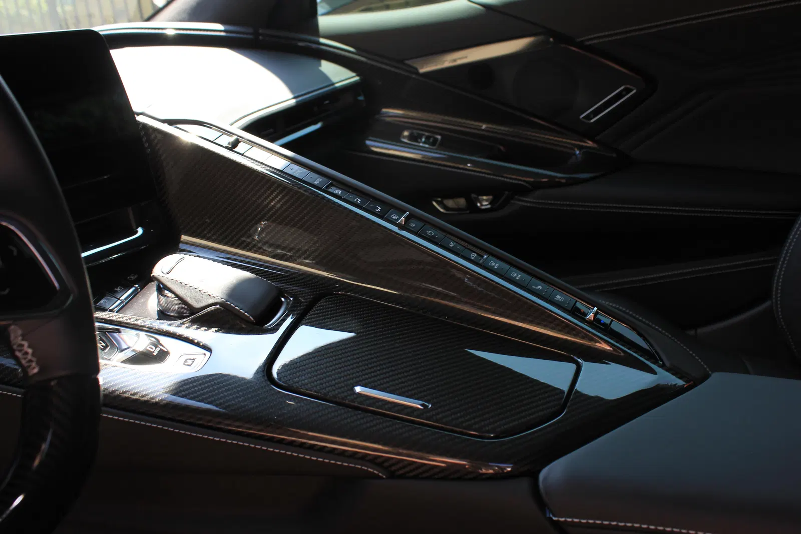 2023 Chevrolet Corvette Z06 - 670-hp LT6 V8, Carbon Fiber Removable Roof Panel, Arctic White