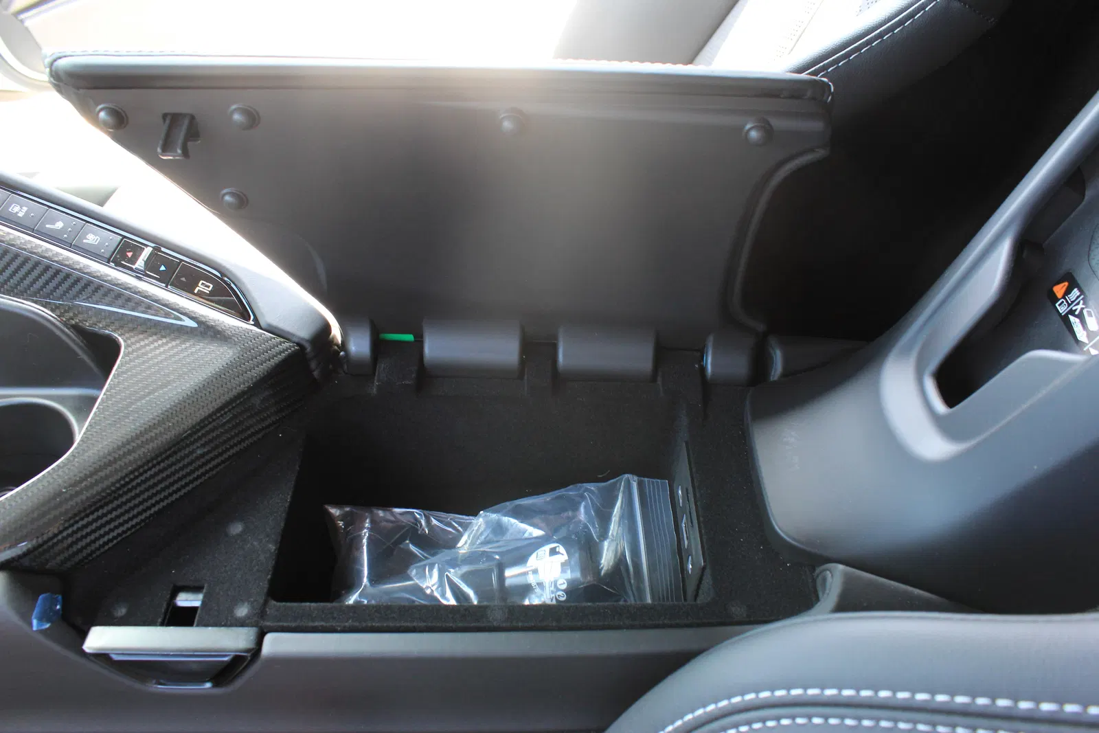 2023 Chevrolet Corvette Z06 - 670-hp LT6 V8, Carbon Fiber Removable Roof Panel, Arctic White
