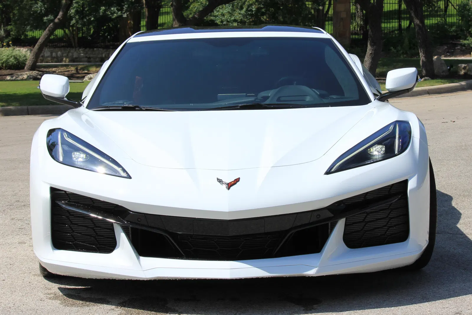 2023 Chevrolet Corvette Z06 - 670-hp LT6 V8, Carbon Fiber Removable Roof Panel, Arctic White
