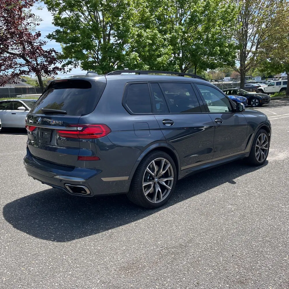 2022 BMW X7 M50i