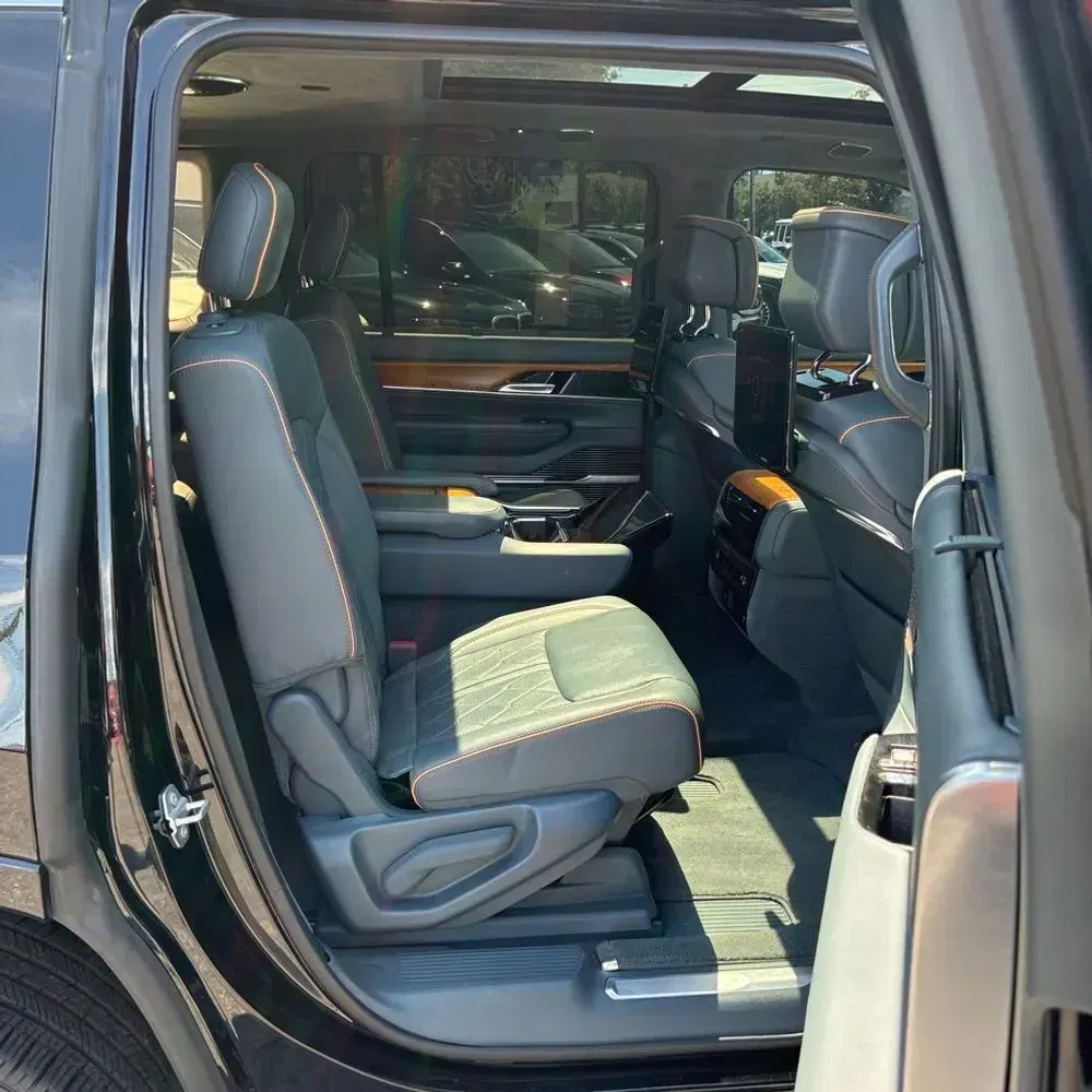 2022 Jeep Grand Wagoneer Series III