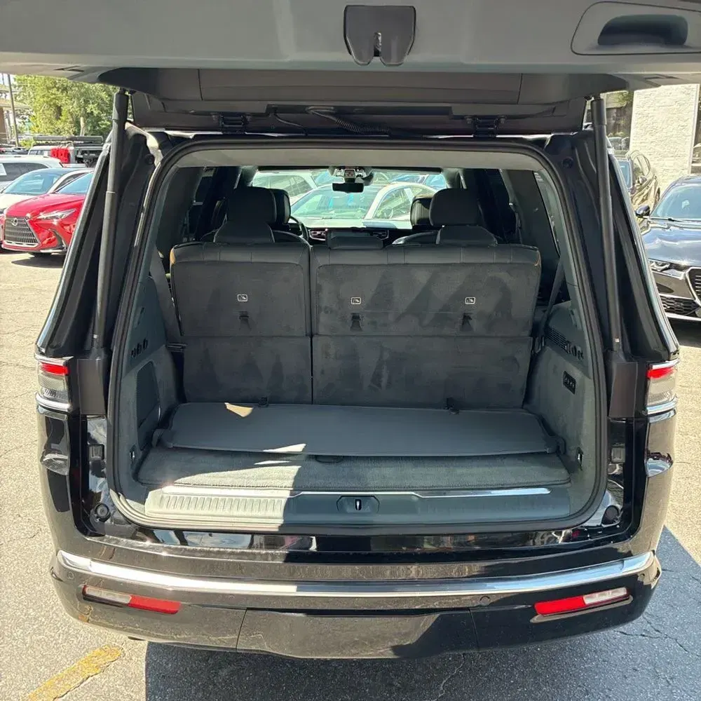 2022 Jeep Grand Wagoneer Series III