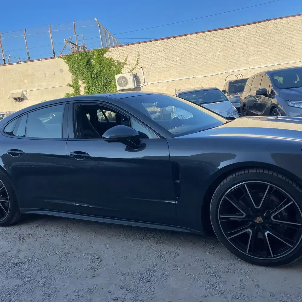2018 Porsche Panamera 4