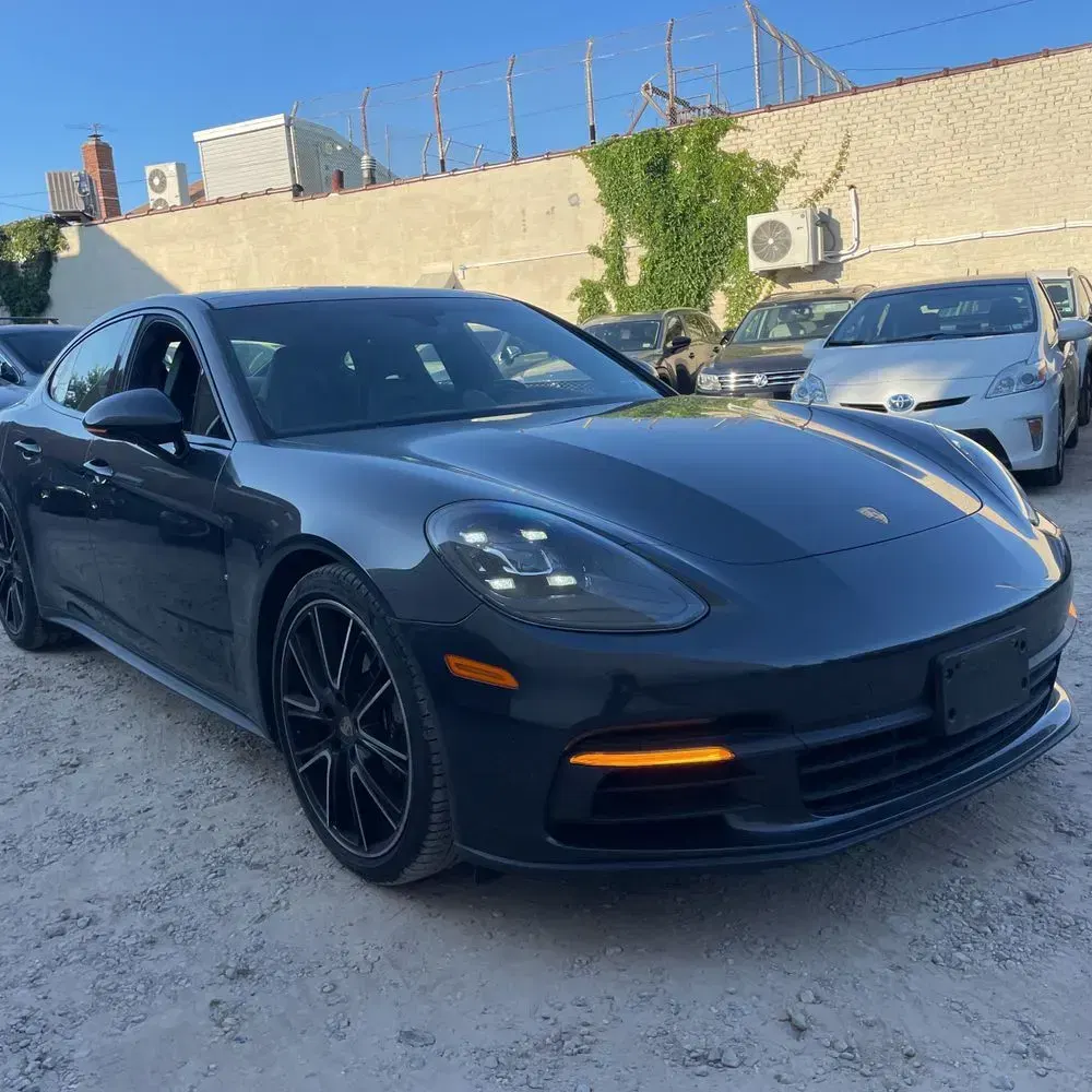 2018 Porsche Panamera 4