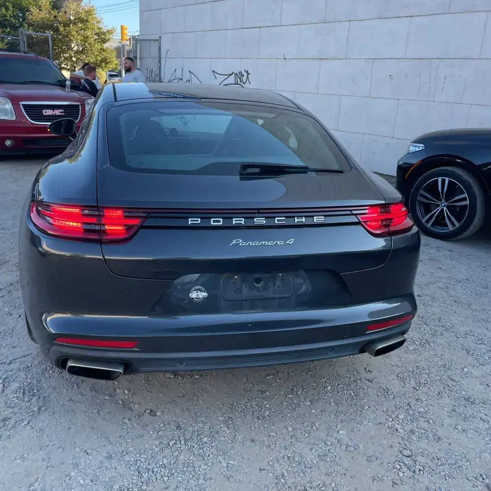 2018 Porsche Panamera 4