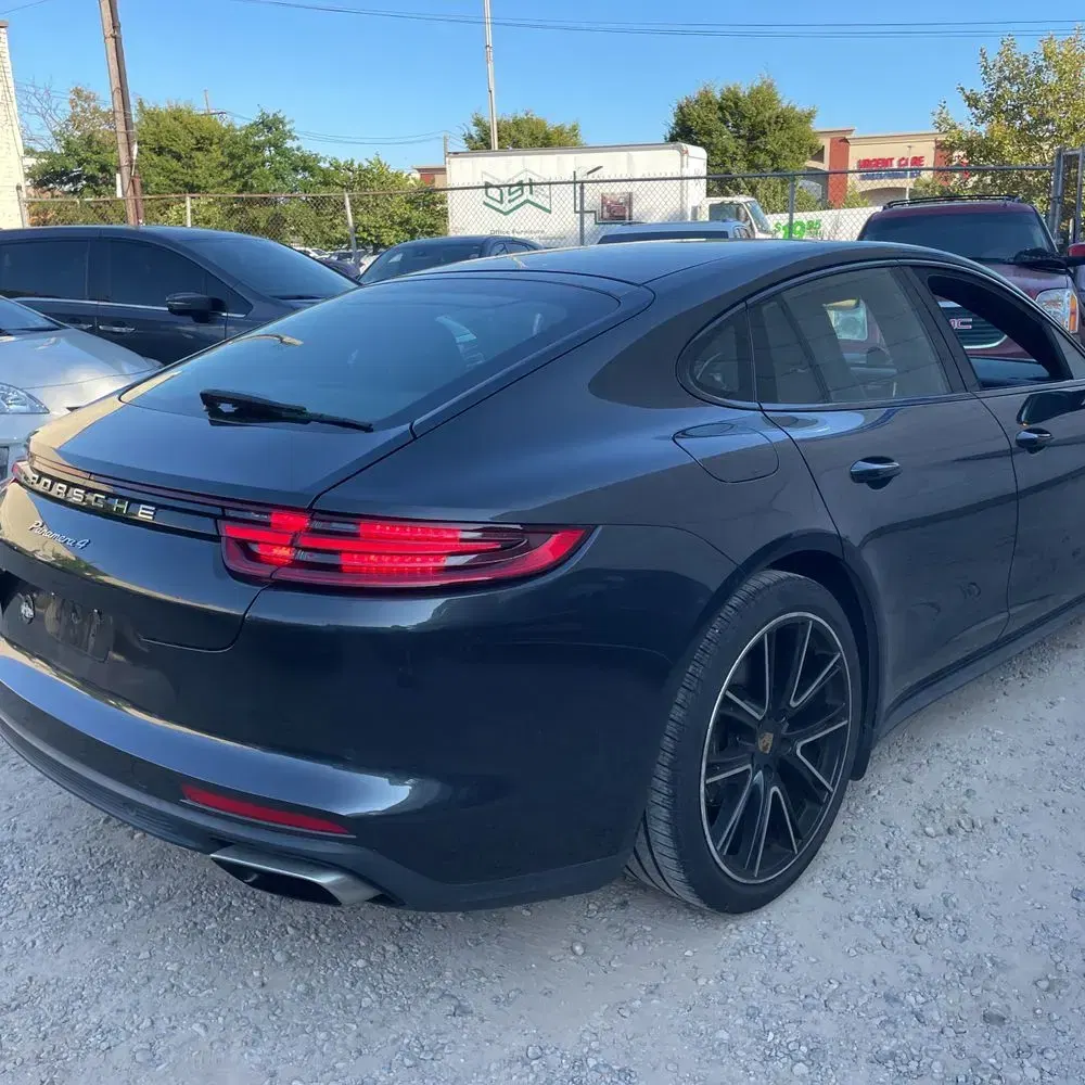 2018 Porsche Panamera 4