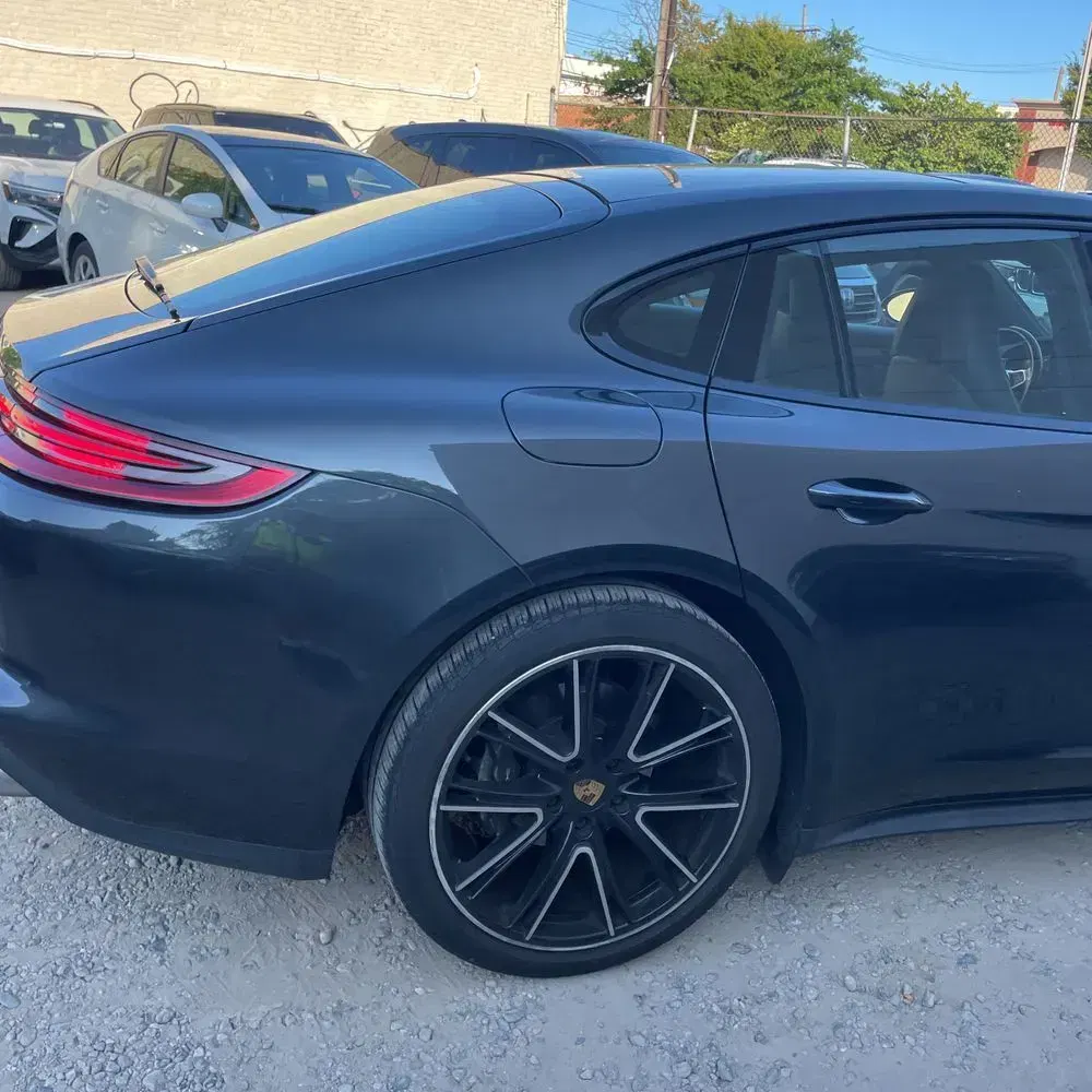 2018 Porsche Panamera 4