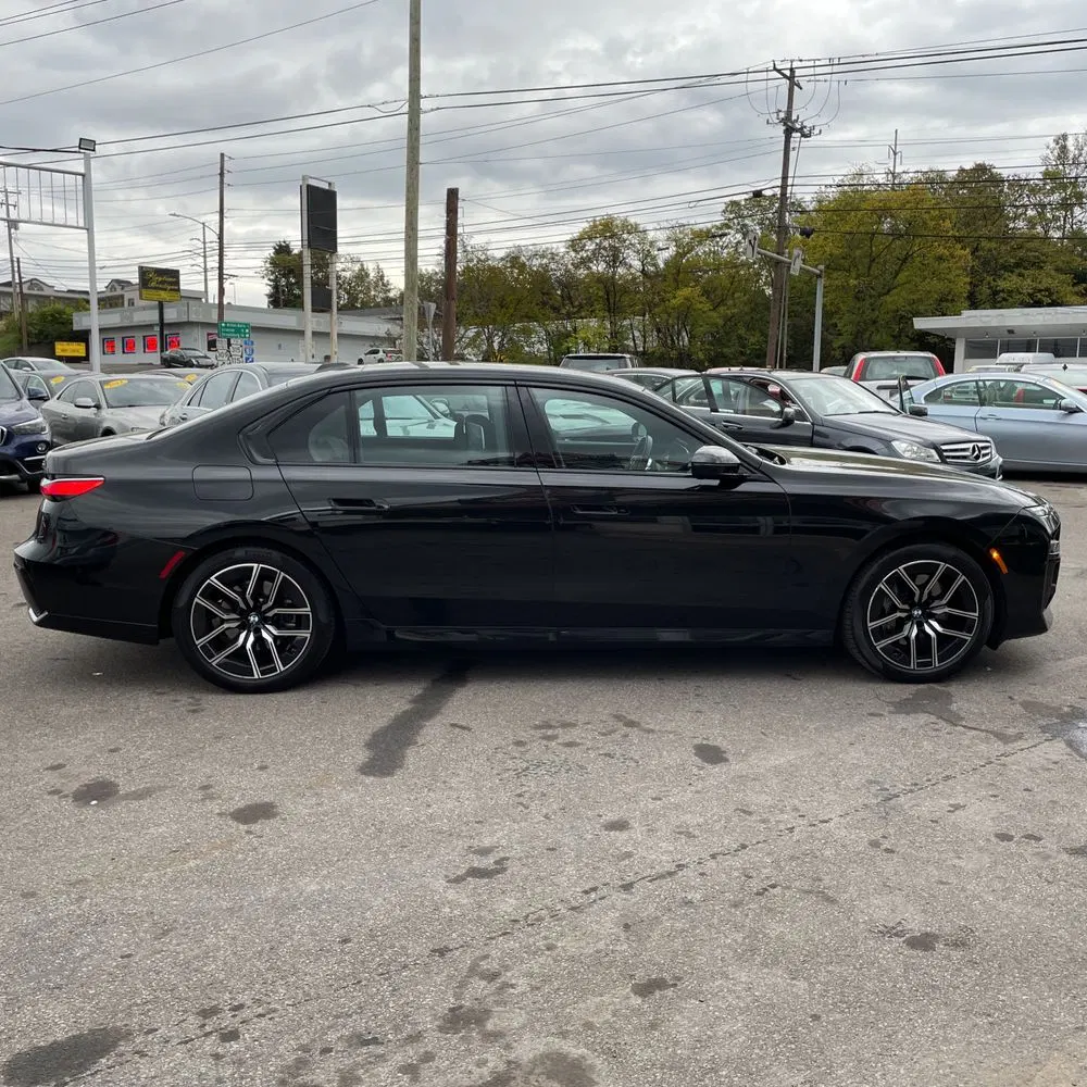 2025 BMW 7-Series 740i xDrive