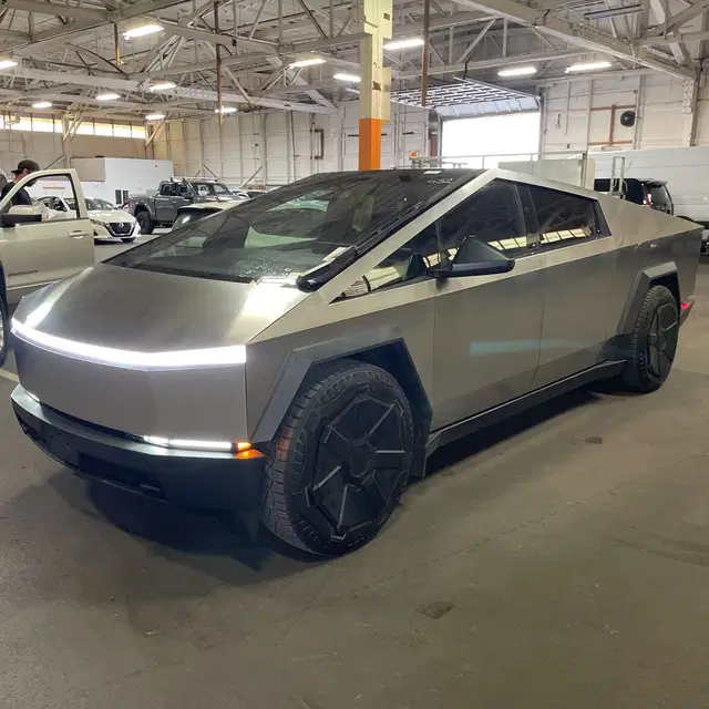 2024 Tesla Cybertruck Base