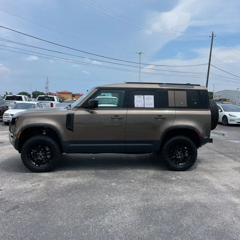 2024 Land Rover Defender 110 S P400