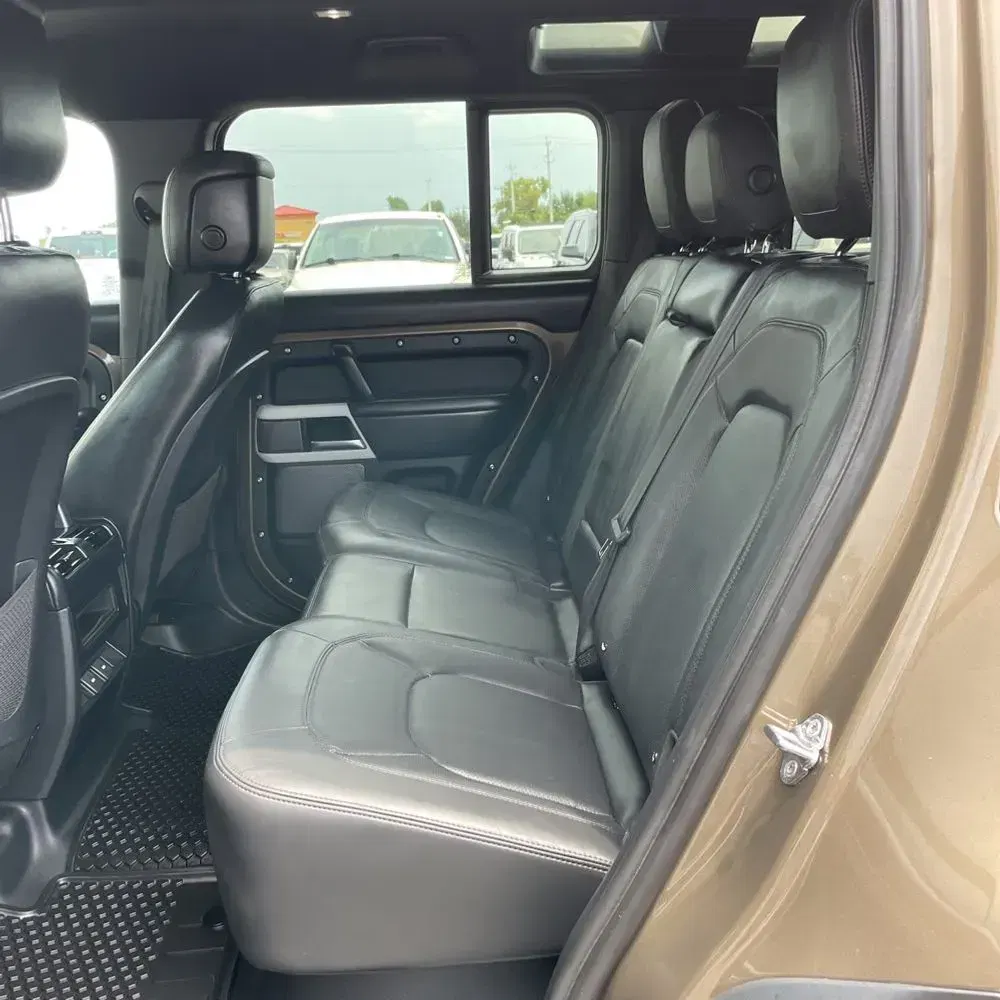 2024 Land Rover Defender 110 S P400