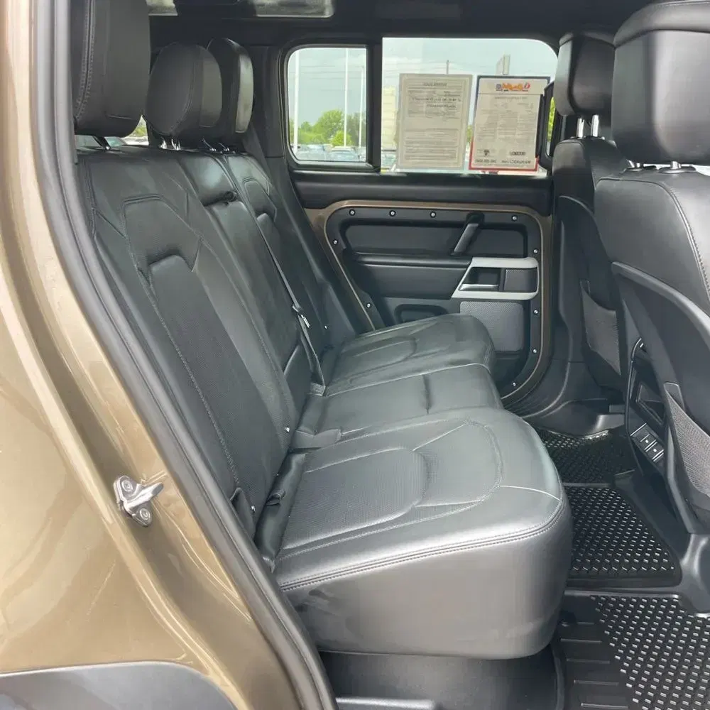 2024 Land Rover Defender 110 S P400