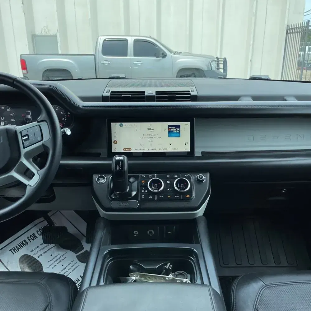 2024 Land Rover Defender 110 S P400