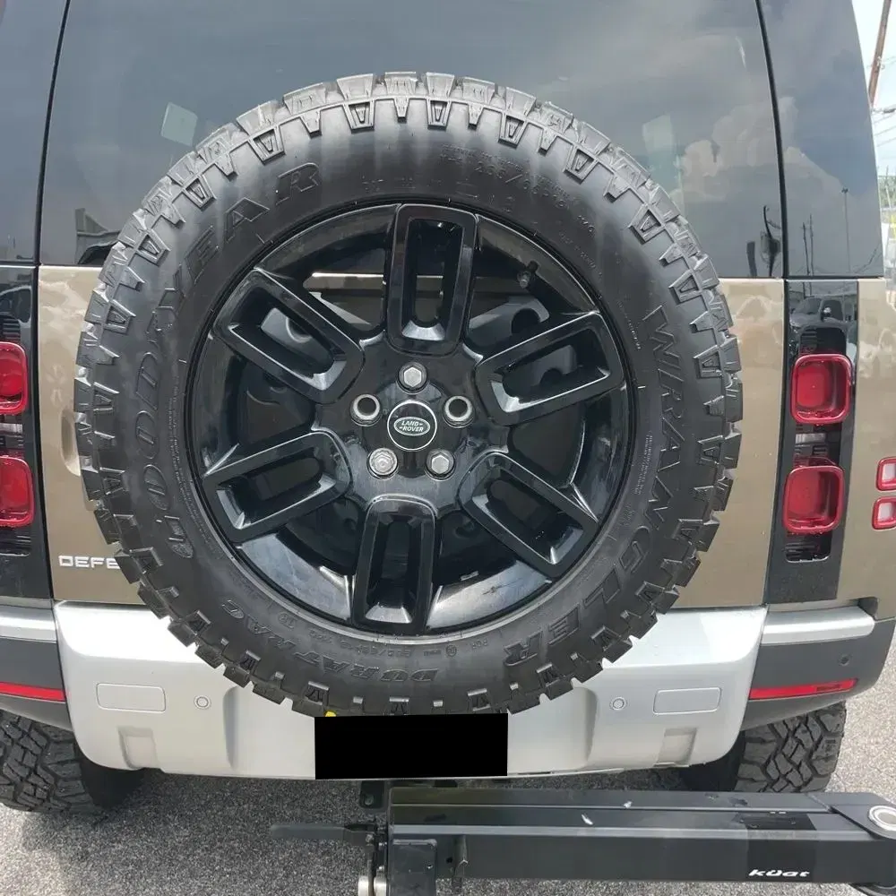 2024 Land Rover Defender 110 S P400