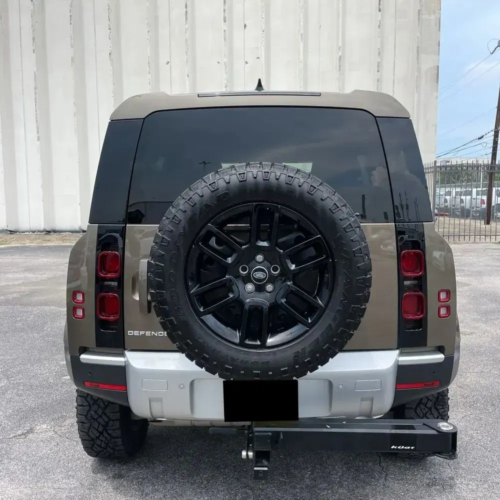 2024 Land Rover Defender 110 S P400