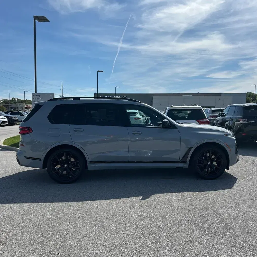 2024 BMW X7 M60i