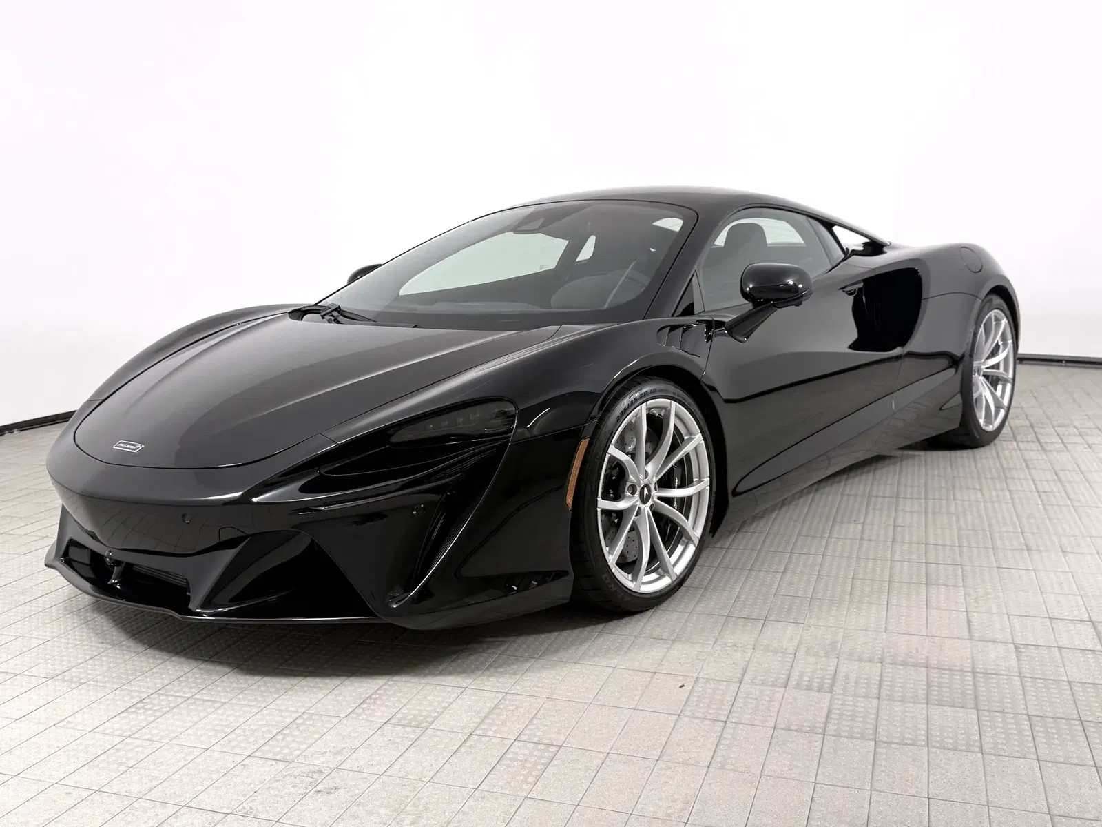 2024 McLaren Artura
